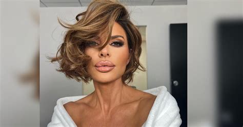 lisa rinna instagram nude|Lisa Rinna Celebrated the New Year with a Fully Nude Photo